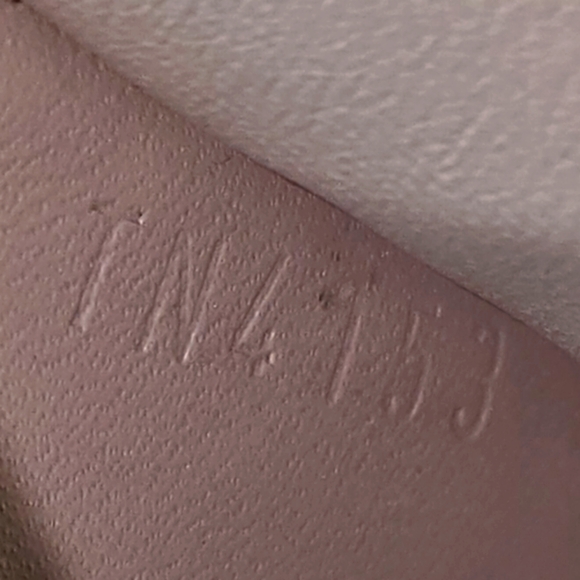 Authentic Louis Vuitton Vernis Sarah Wallet In Tan With Light Pink Interior - Picture 5 of 15